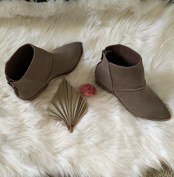 👢 Linea Paolo Poppy Booties Taupe Sz 6 NWT - Picture 6 of 6